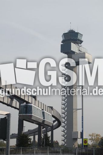 Tower und Skytrain.JPG